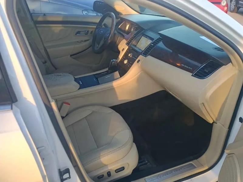 Ford Taurus Limited FWD 2016