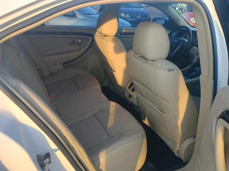 Ford Taurus Limited FWD 2016