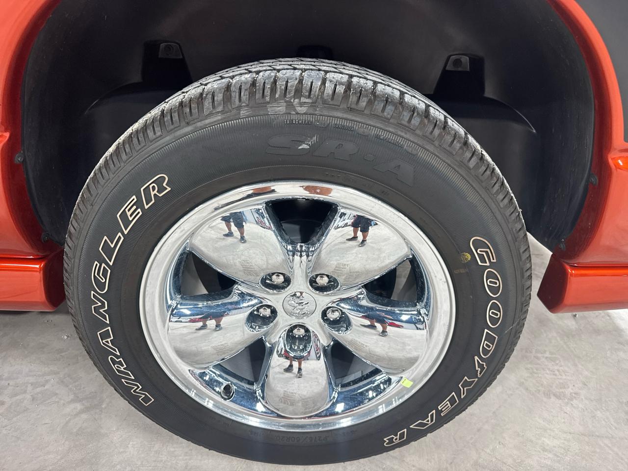 Dodge Ram 1500 Laramie 2WD 2005