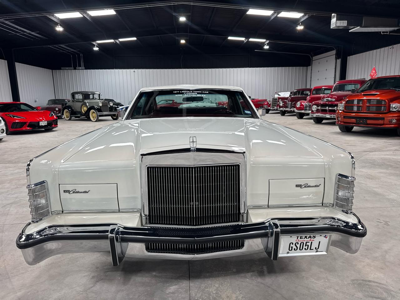 Lincoln Town Car 2-Door Sedan 1977