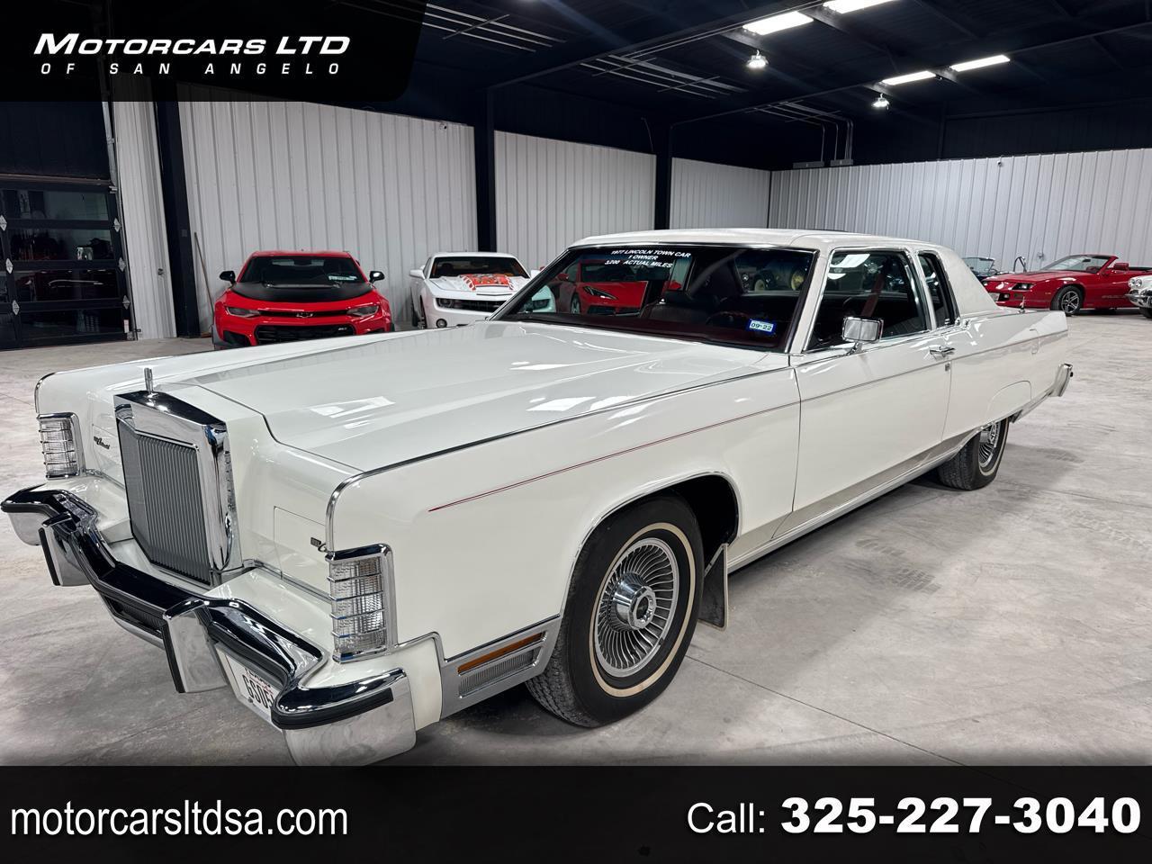 1977 Lincoln Town Car 2-Door Sedan