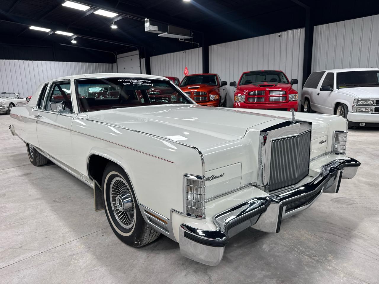 Lincoln Town Car 2-Door Sedan 1977
