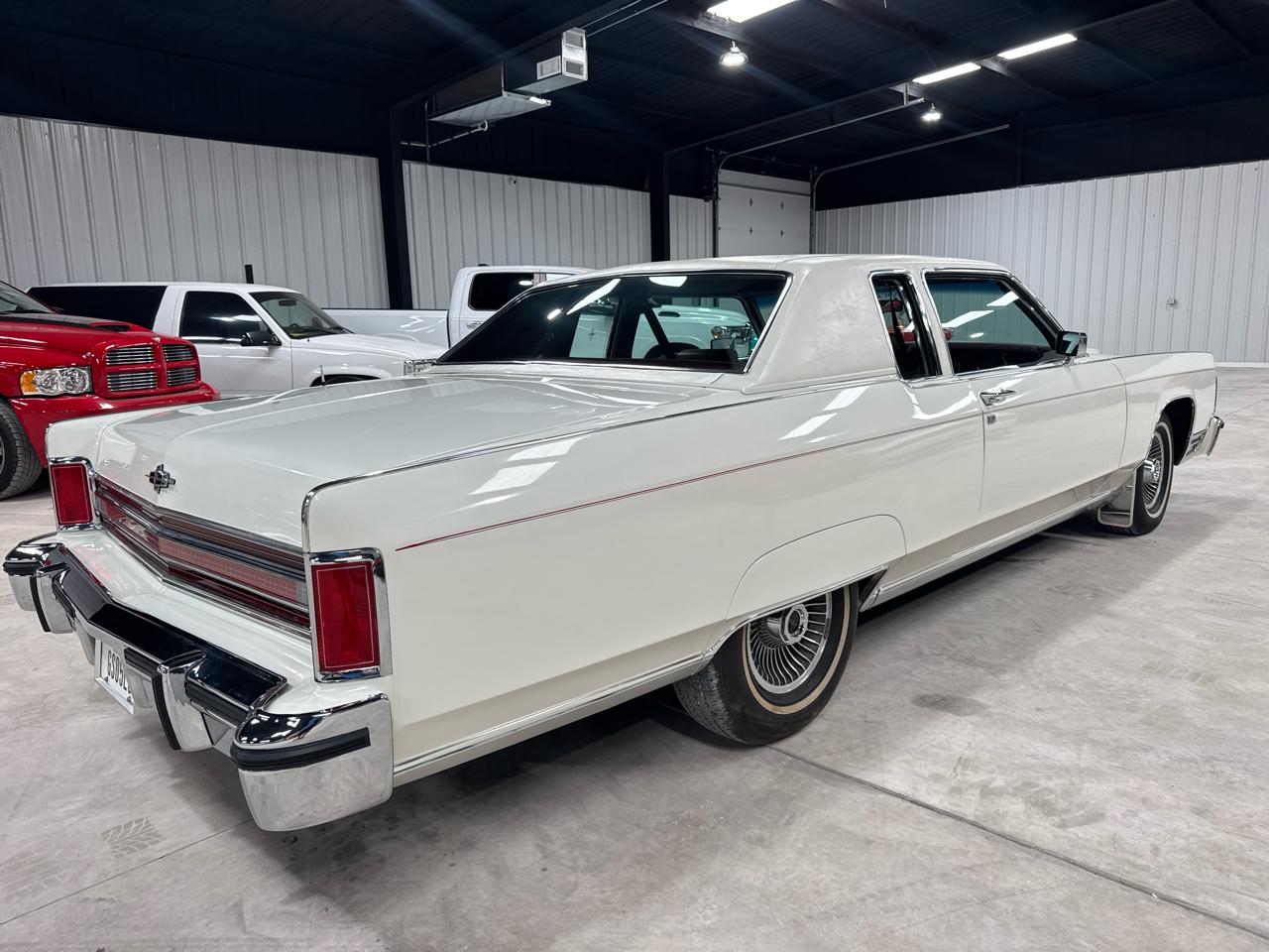 Lincoln Town Car 2-Door Sedan 1977
