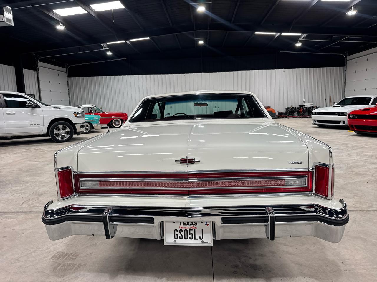 Lincoln Town Car 2-Door Sedan 1977