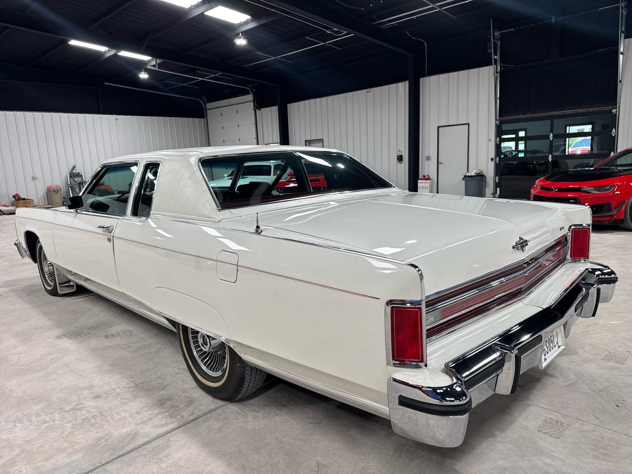 Lincoln Town Car 2-Door Sedan 1977