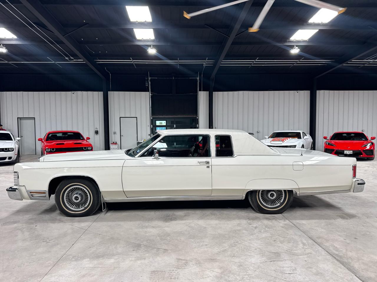 Lincoln Town Car 2-Door Sedan 1977