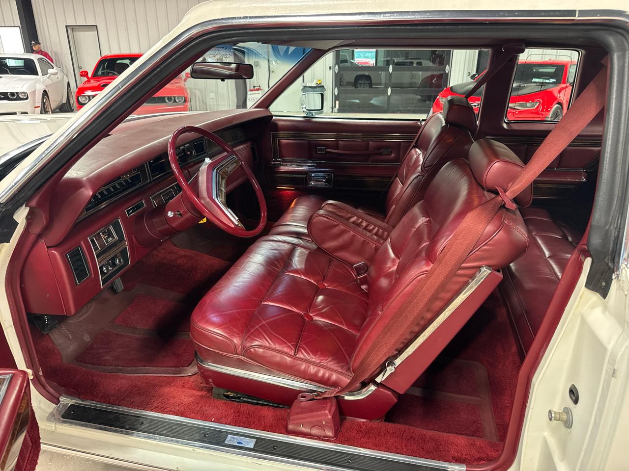 Lincoln Town Car 2-Door Sedan 1977
