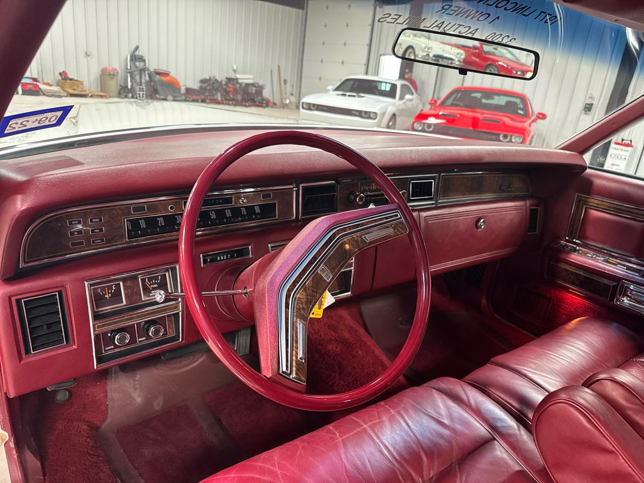 Lincoln Town Car 2-Door Sedan 1977