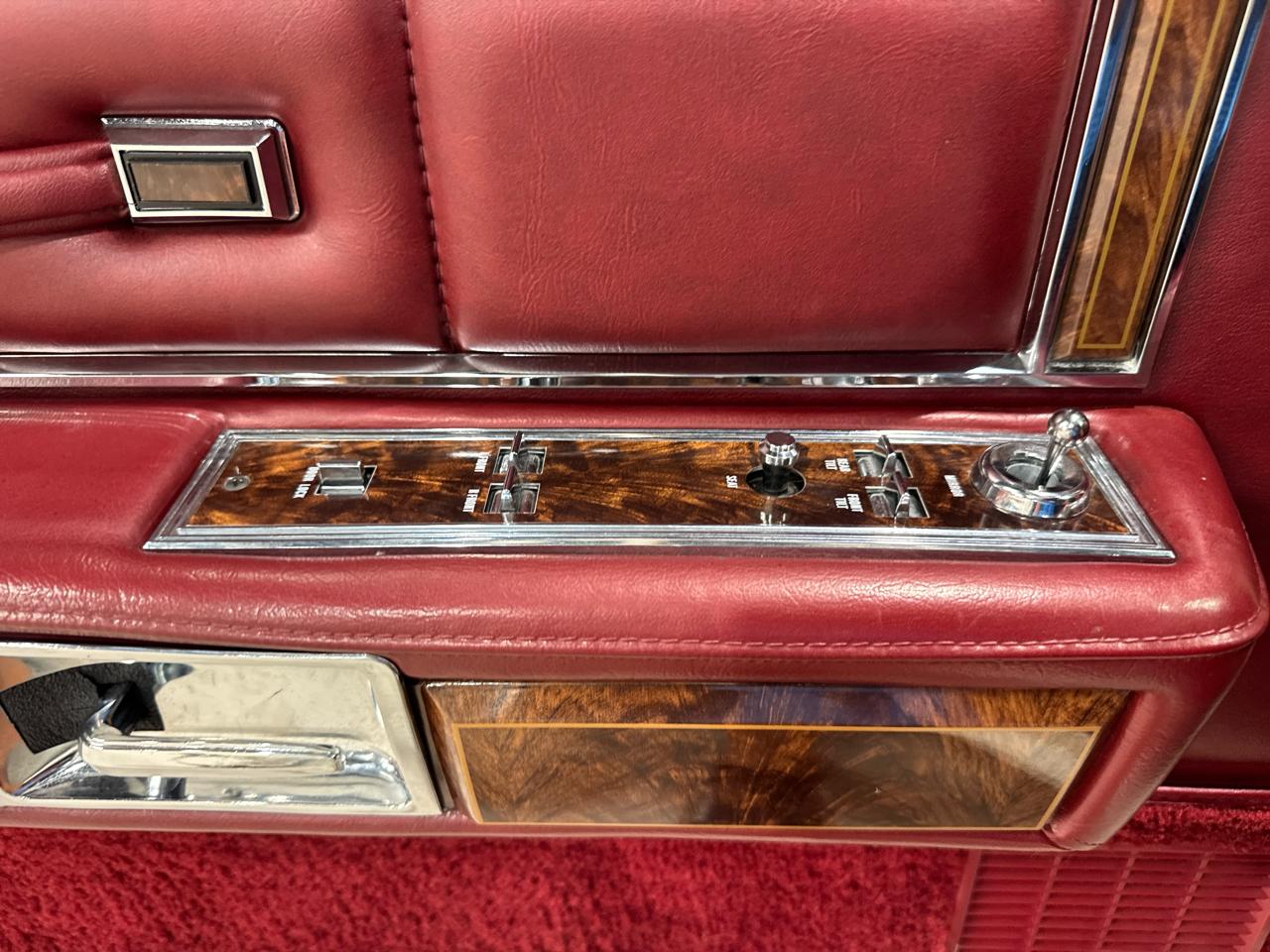 Lincoln Town Car 2-Door Sedan 1977