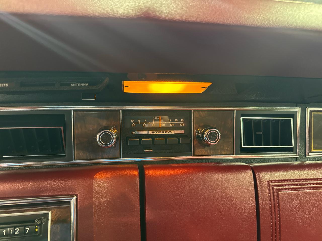 Lincoln Town Car 2-Door Sedan 1977