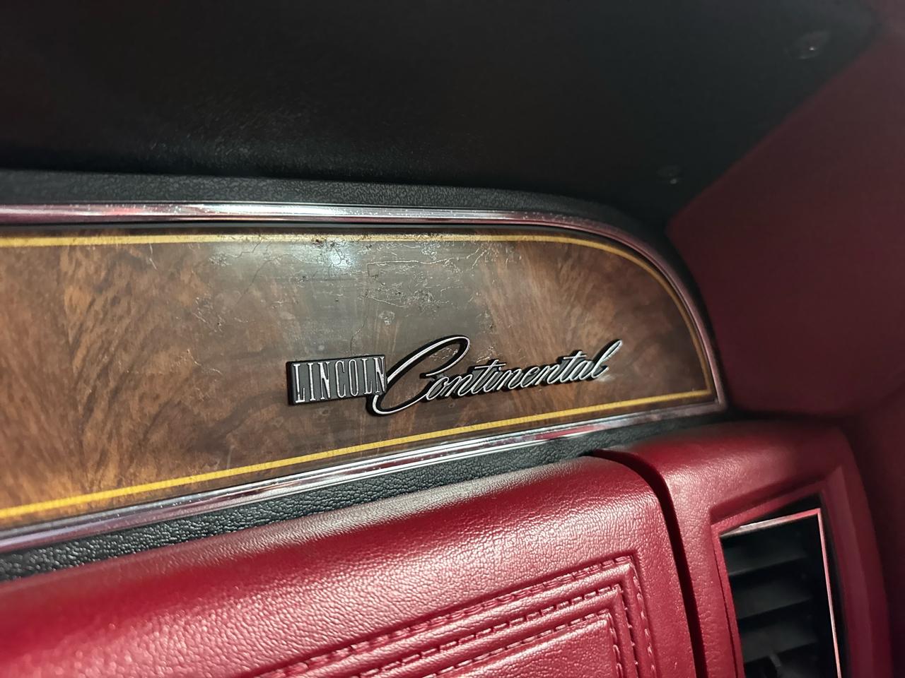 Lincoln Town Car 2-Door Sedan 1977