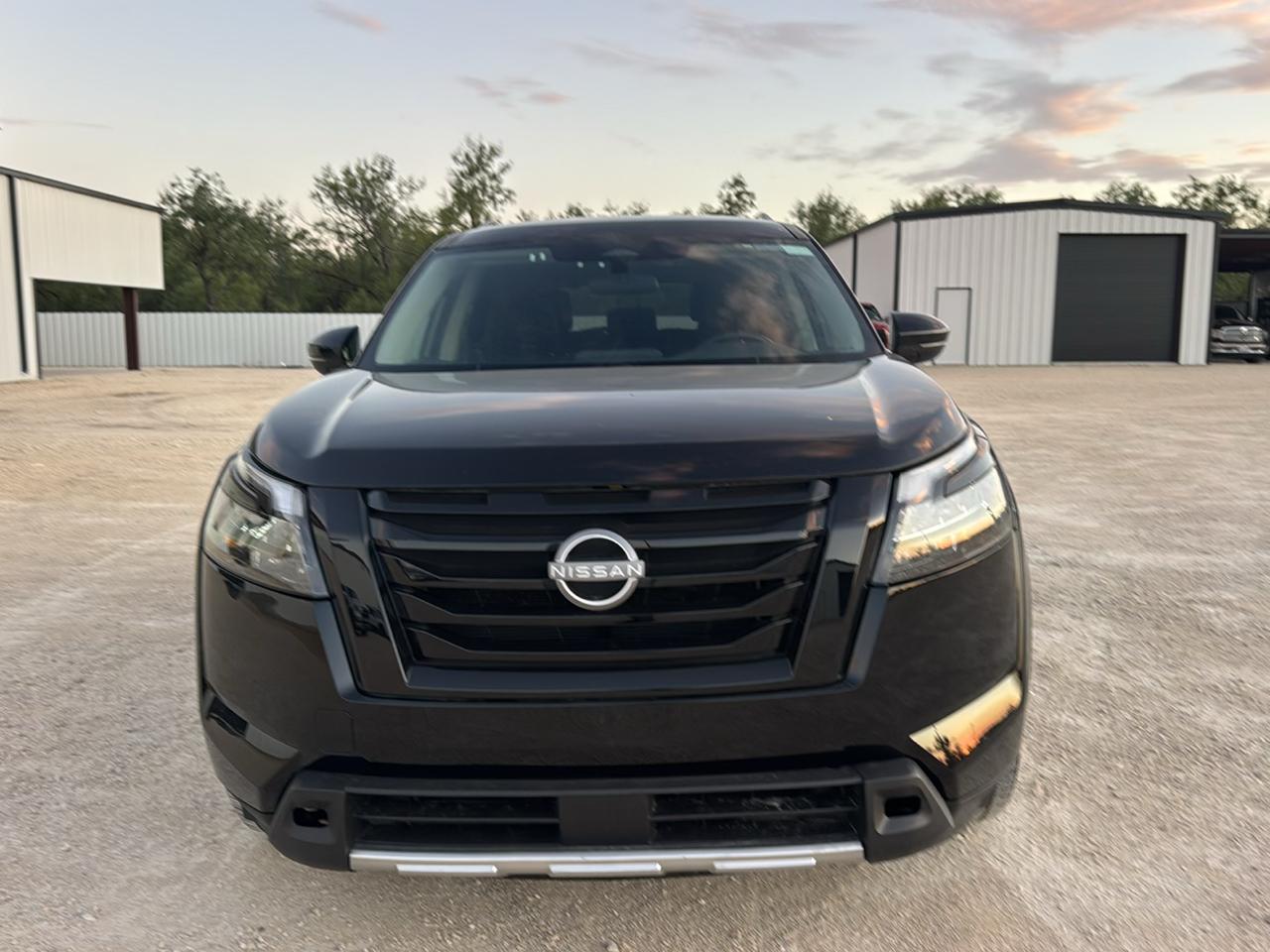 Nissan Pathfinder SV 2025