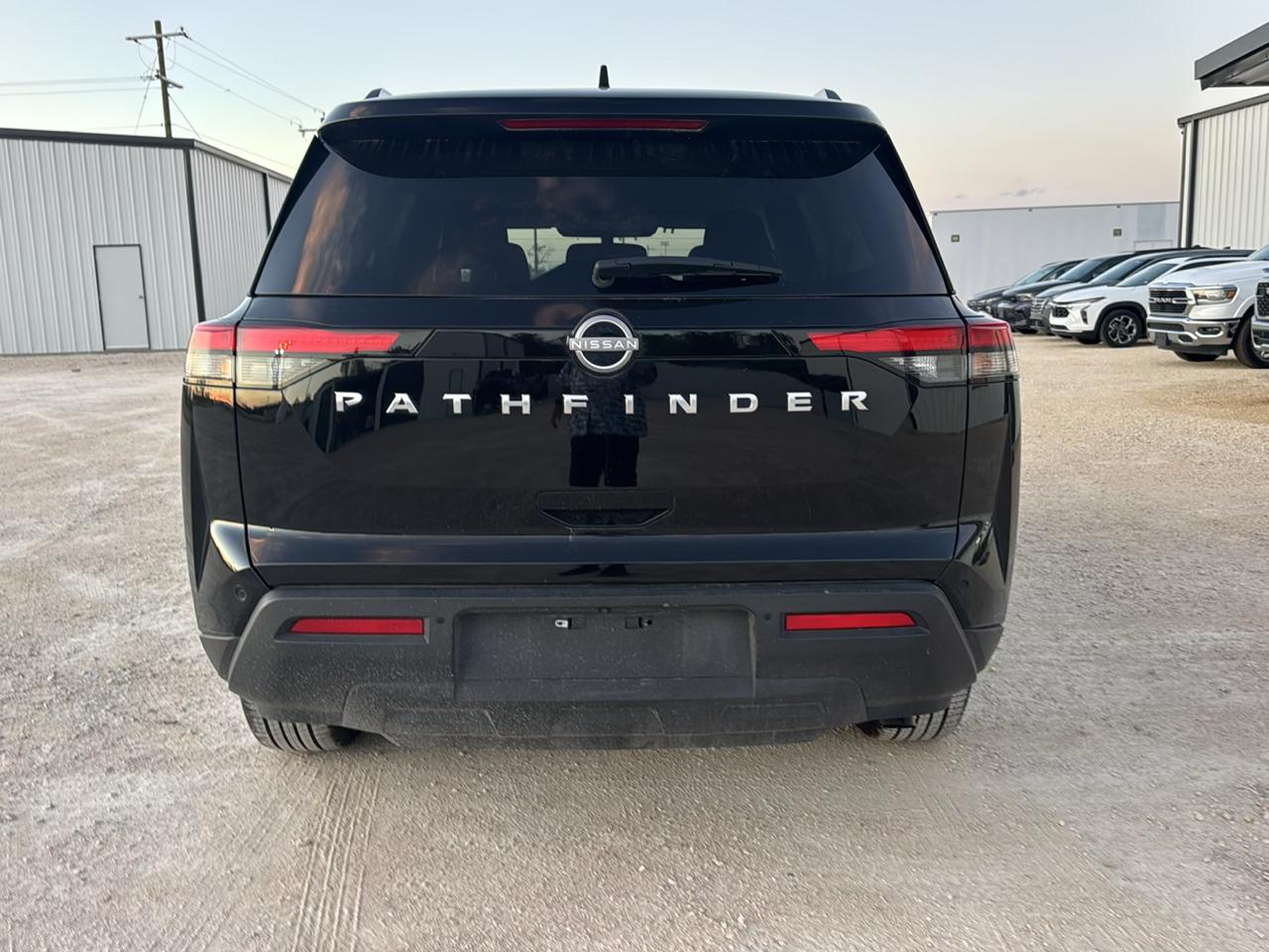 Nissan Pathfinder SV 2025