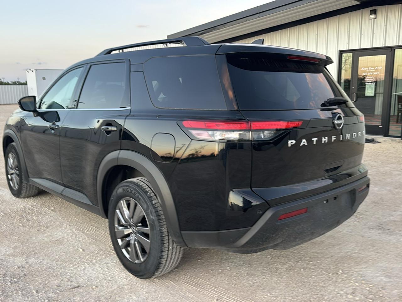 Nissan Pathfinder SV 2025