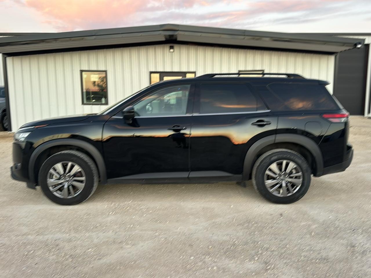 Nissan Pathfinder SV 2025
