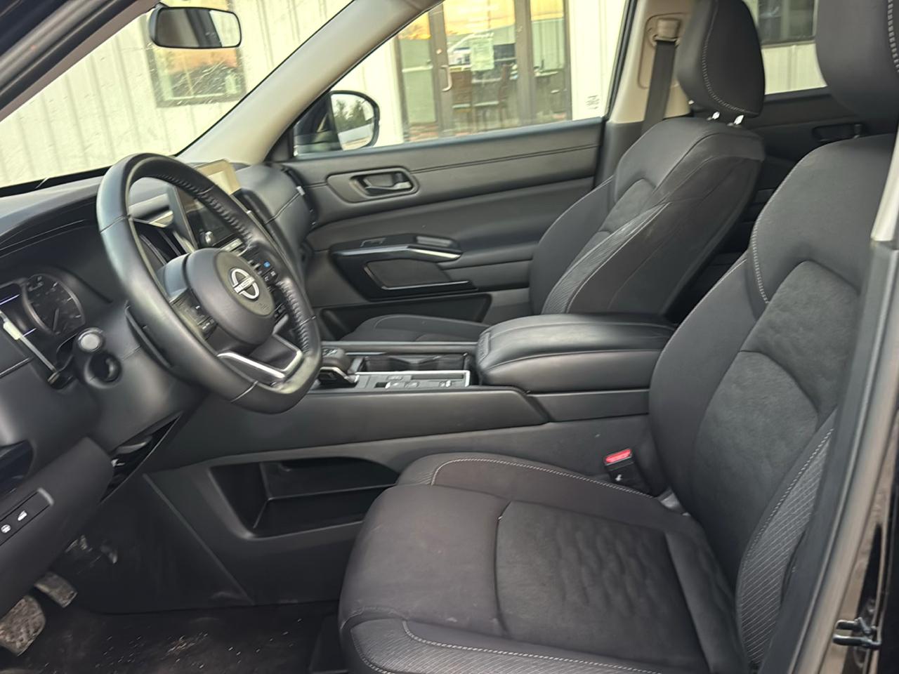 Nissan Pathfinder SV 2025