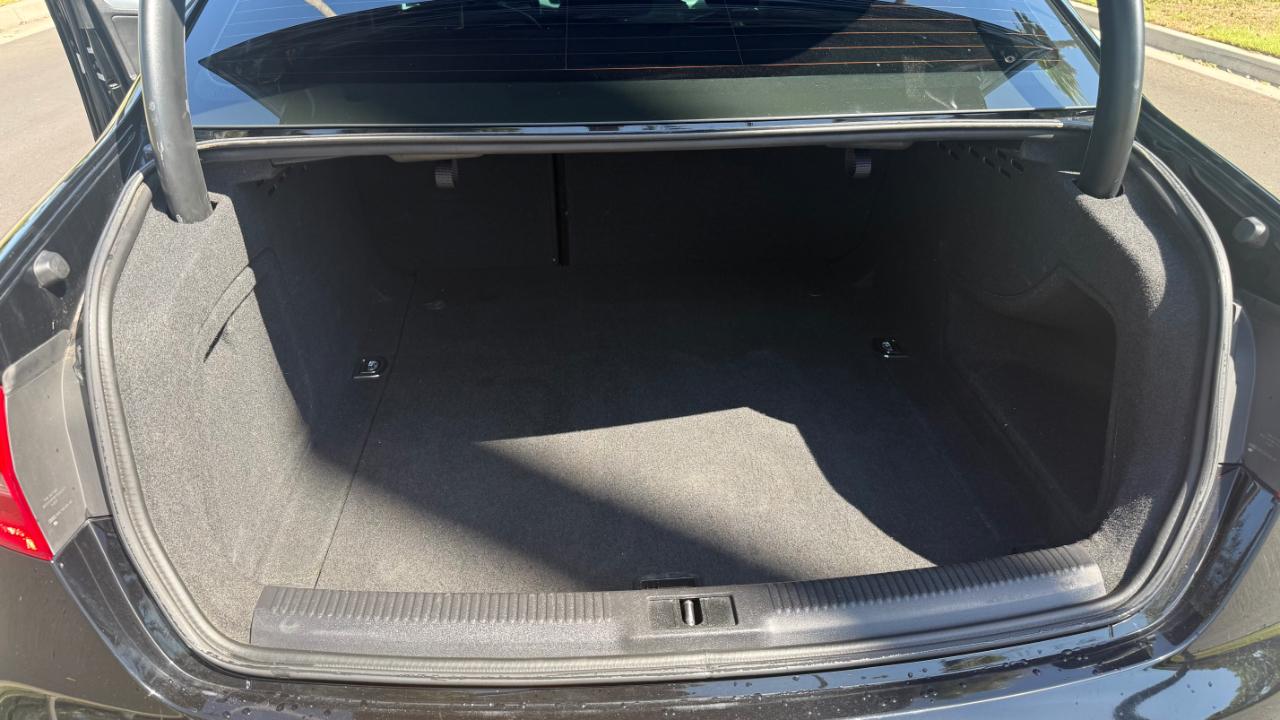 Audi A4 2.0T Premium Sedan 2016