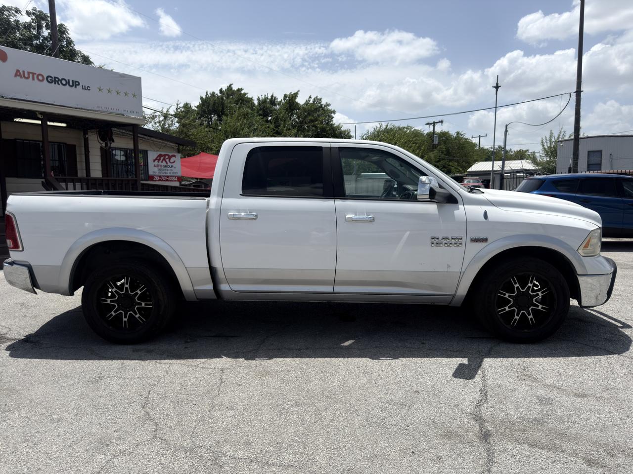 RAM 1500 Laramie Crew Cab SWB 2WD 2013