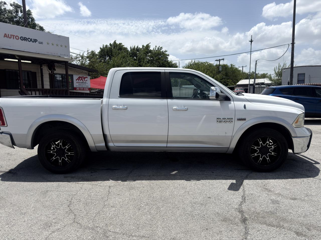 RAM 1500 Laramie Crew Cab SWB 2WD 2013