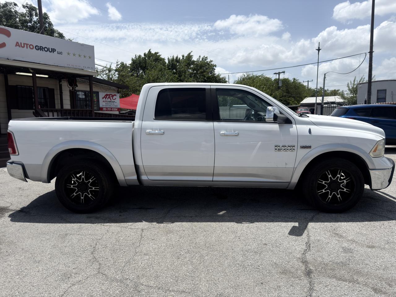 RAM 1500 Laramie Crew Cab SWB 2WD 2013