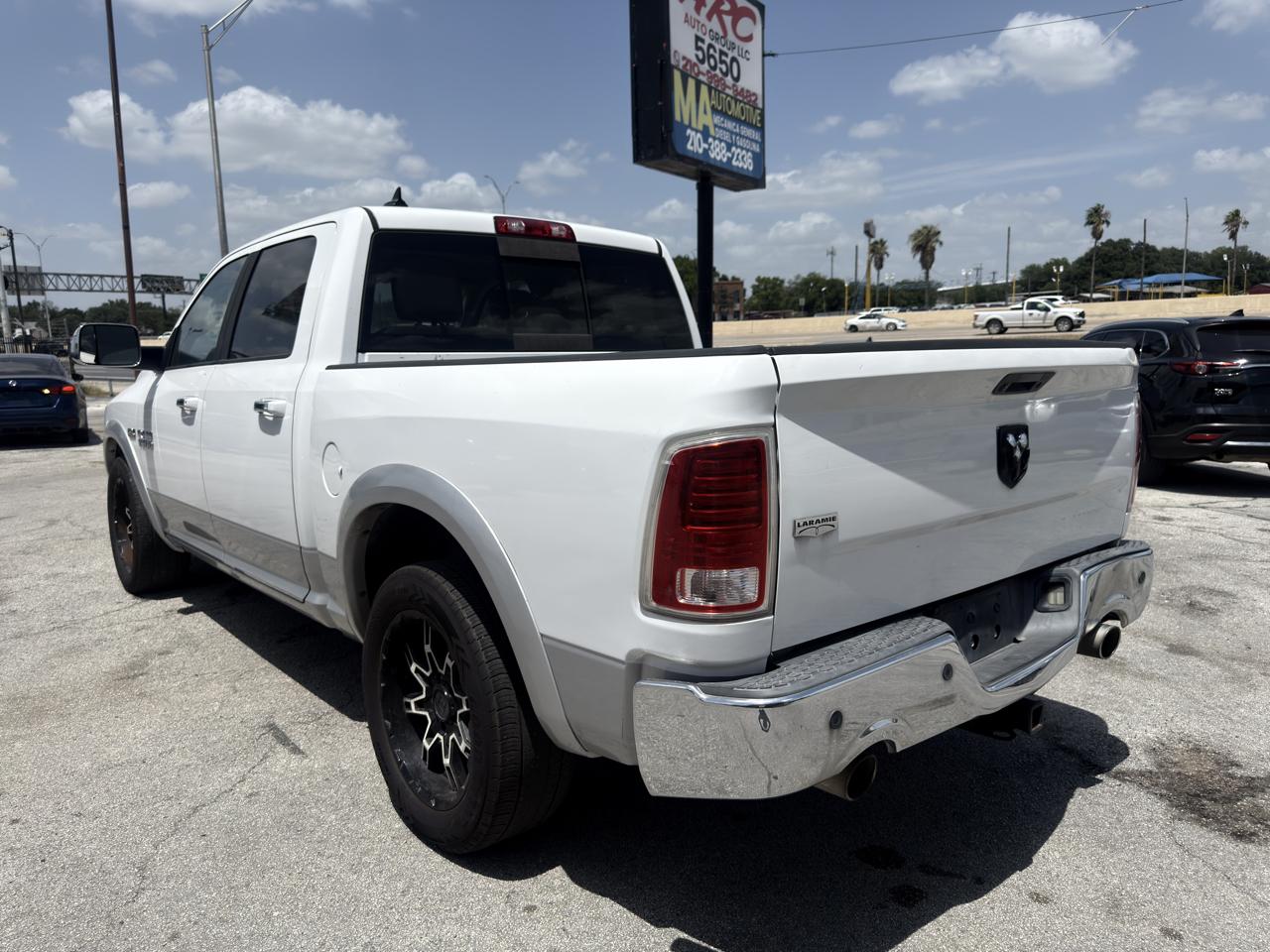 RAM 1500 Laramie Crew Cab SWB 2WD 2013