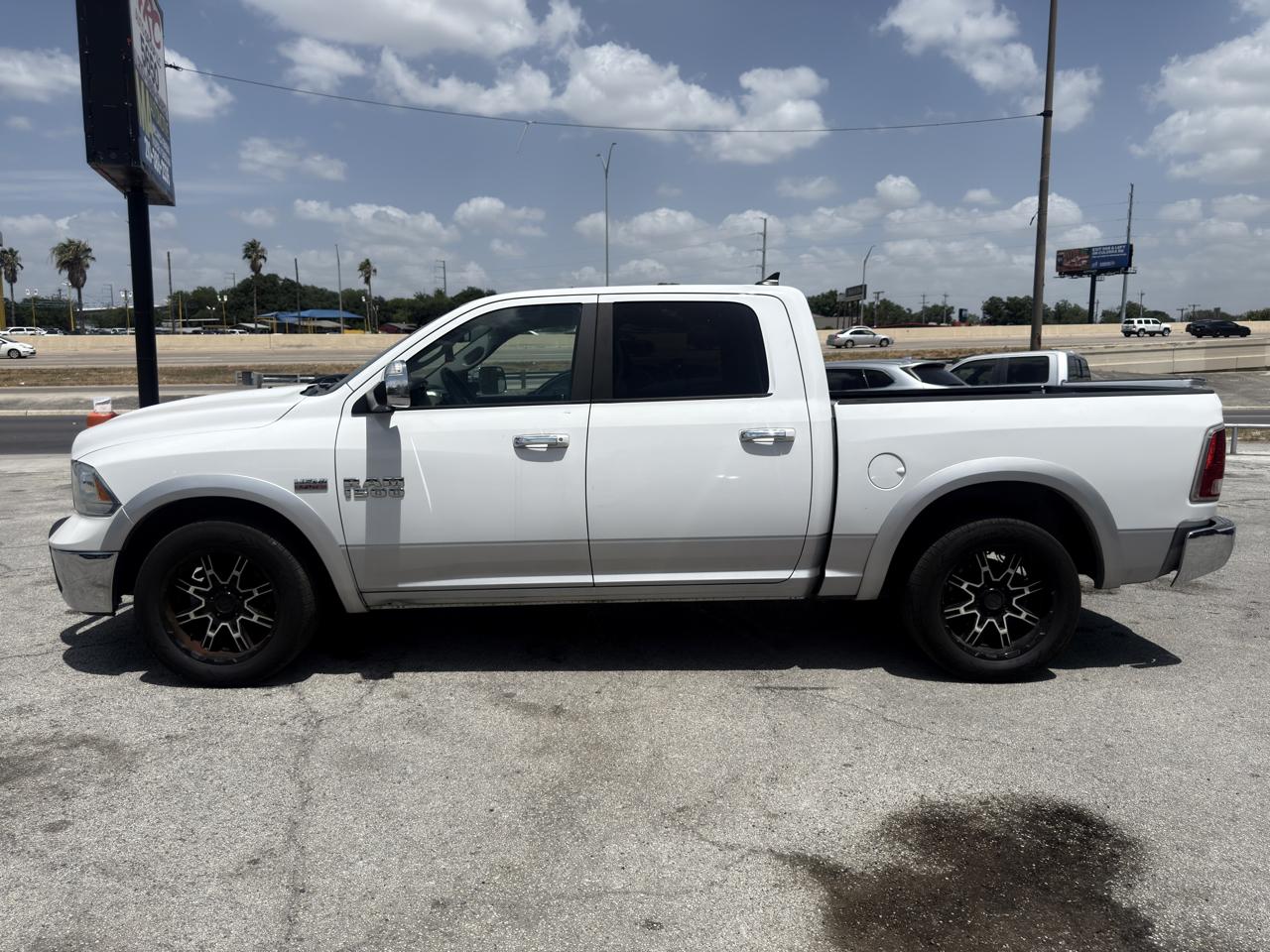 RAM 1500 Laramie Crew Cab SWB 2WD 2013