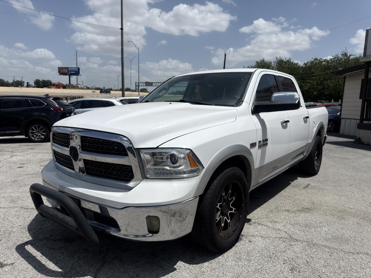 RAM 1500 Laramie Crew Cab SWB 2WD 2013