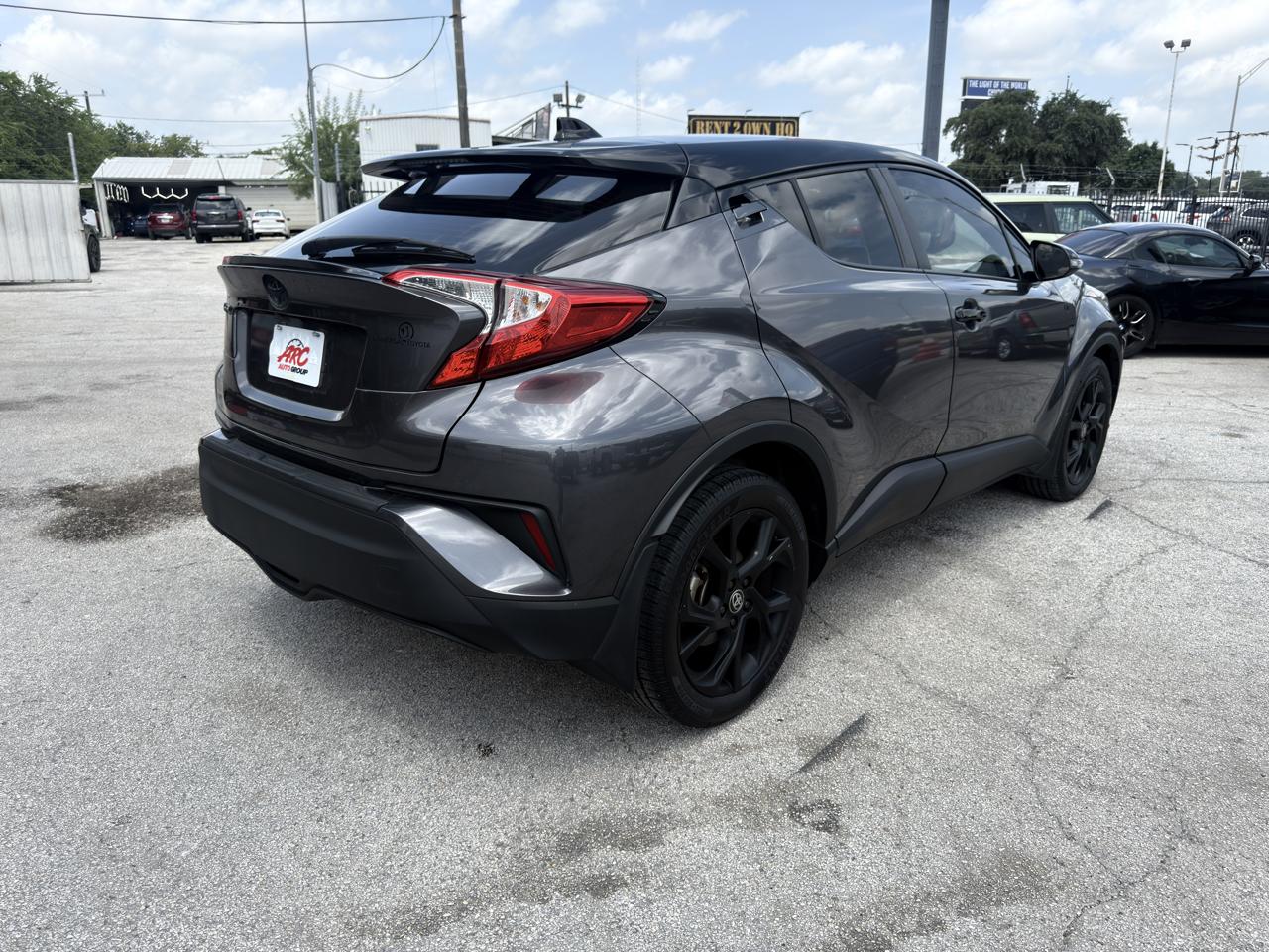 Toyota C-HR LE 2021
