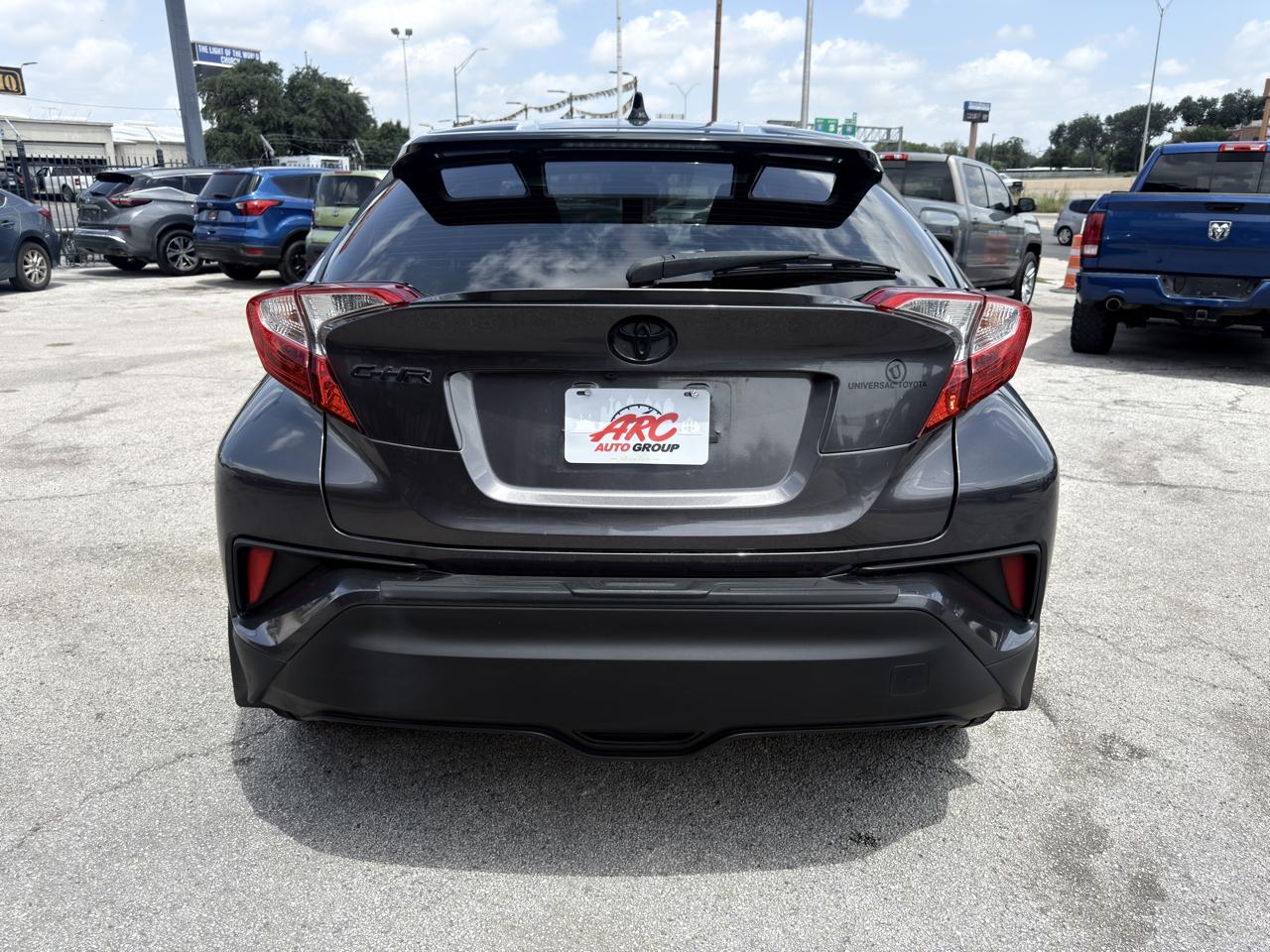 Toyota C-HR LE 2021