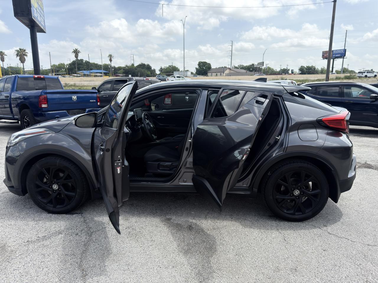 Toyota C-HR LE 2021