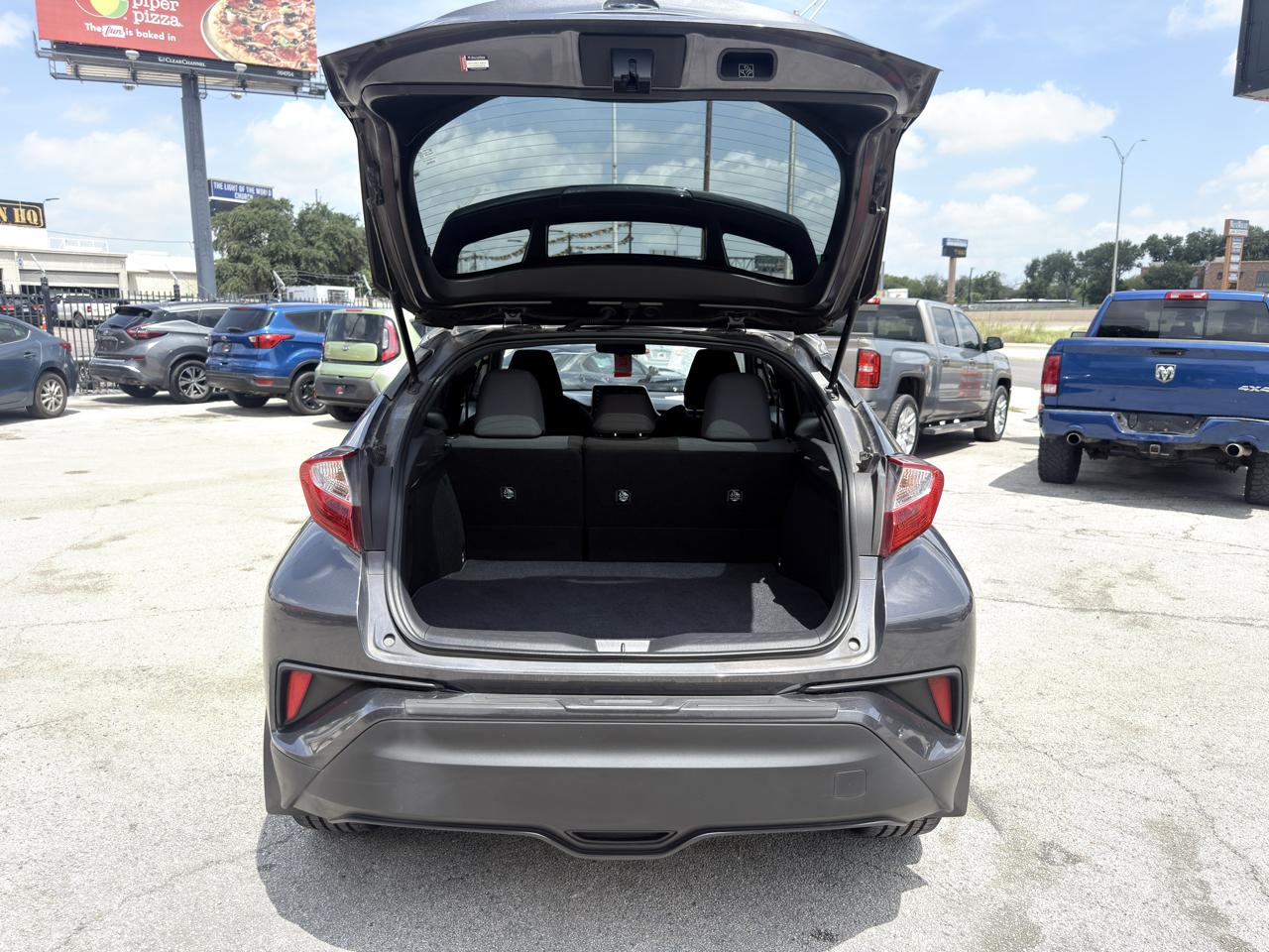 Toyota C-HR LE 2021