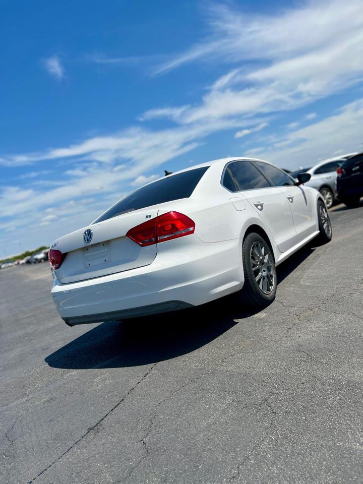 Volkswagen Passat 2.5L SE AT 2012
