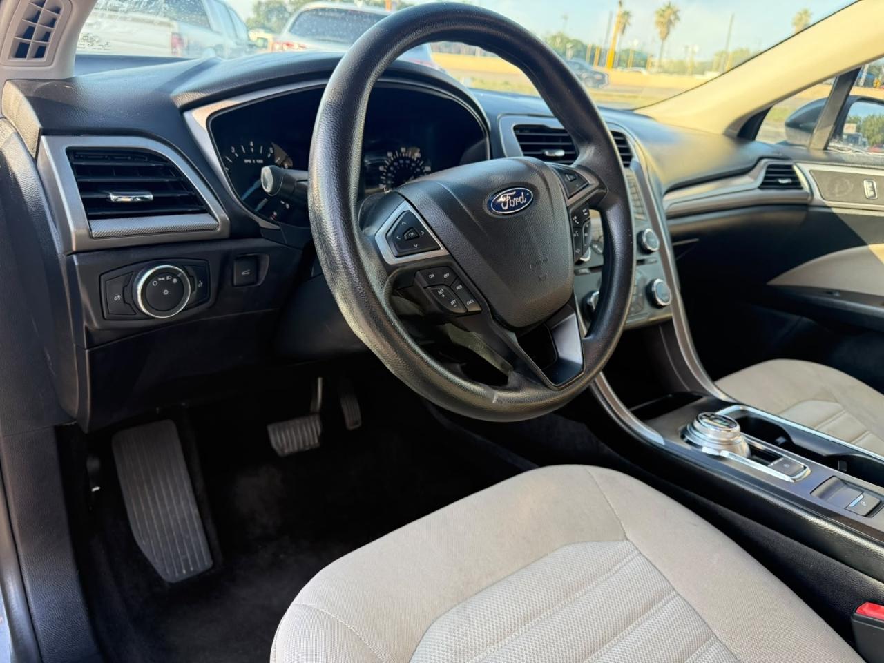 Ford Fusion S 2017