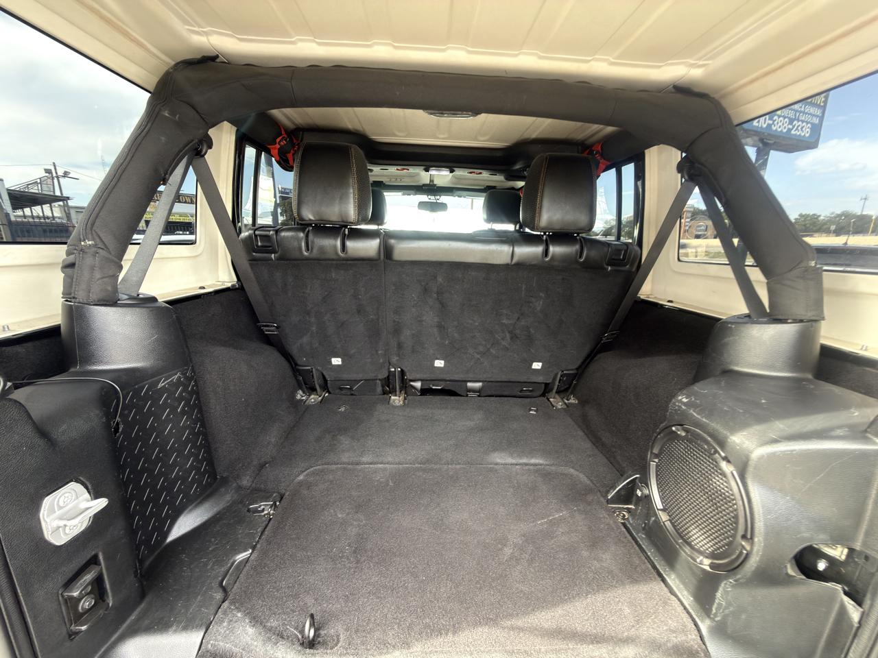 Jeep Wrangler Unlimited Sahara 4WD 2014