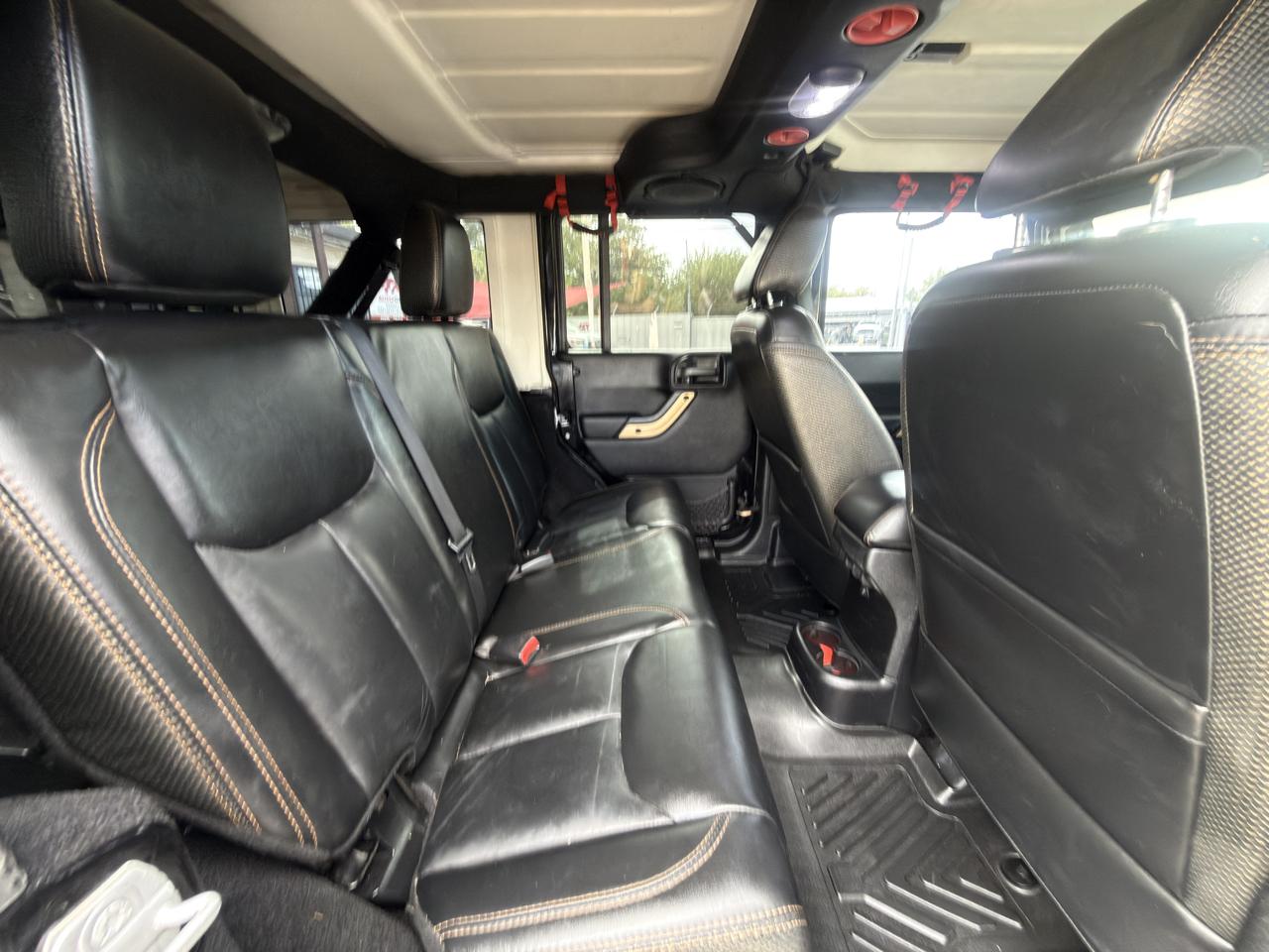 Jeep Wrangler Unlimited Sahara 4WD 2014