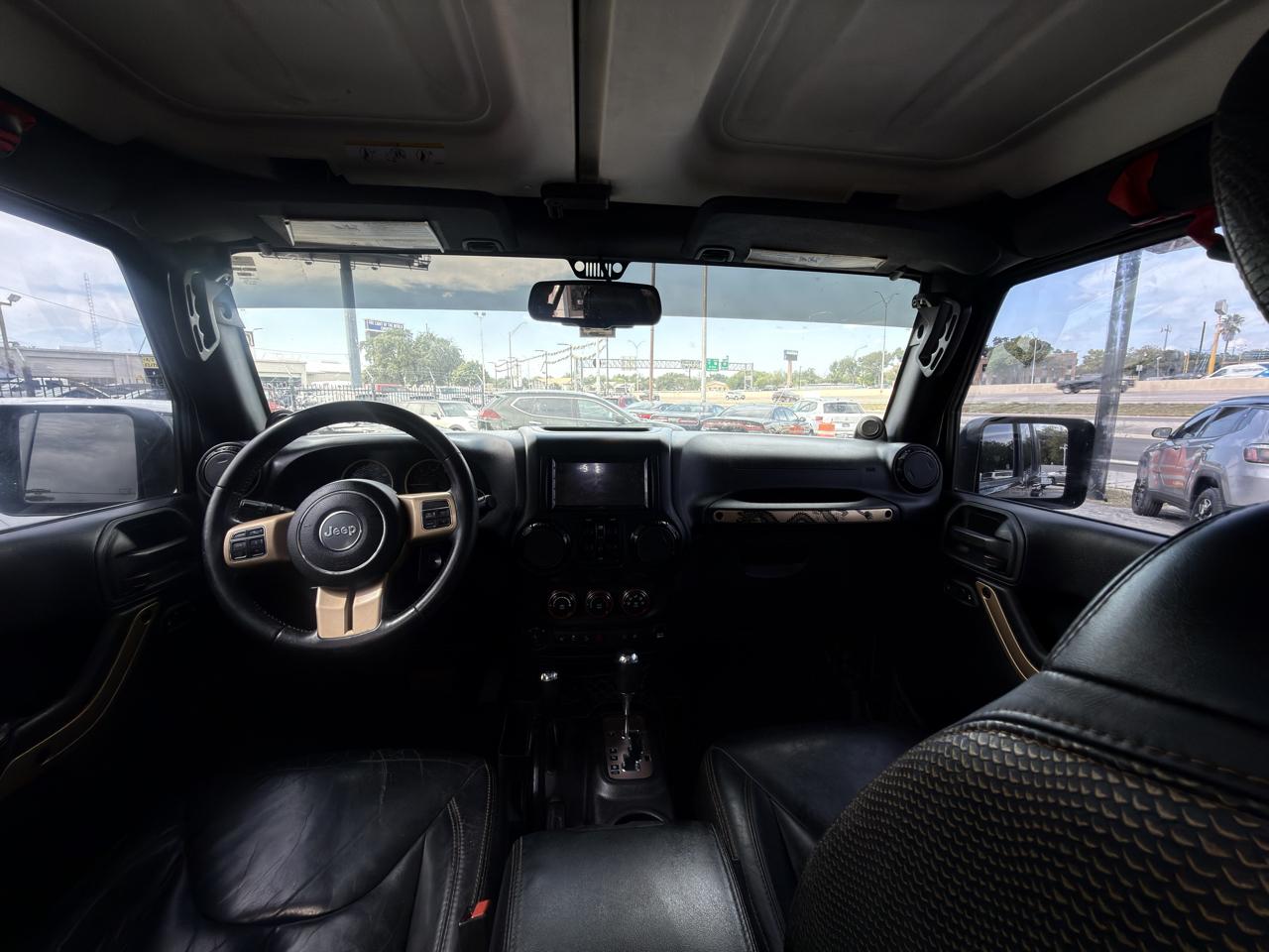 Jeep Wrangler Unlimited Sahara 4WD 2014