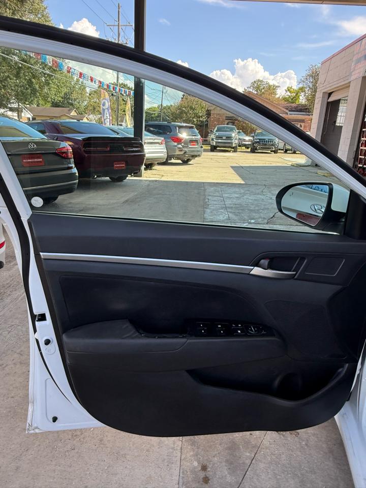 Hyundai Elantra Limited 2019