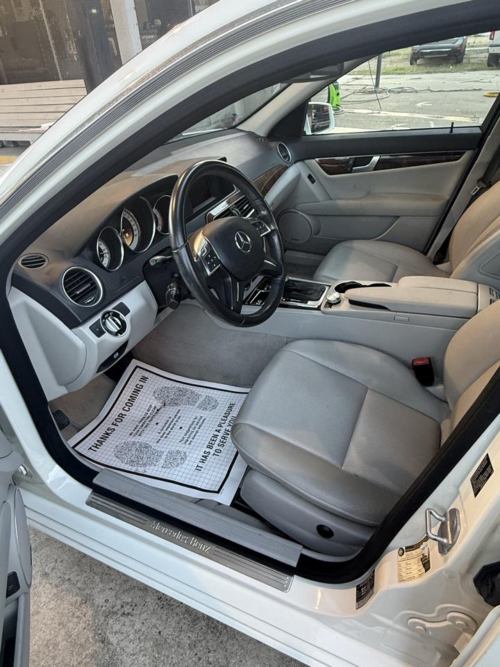 Mercedes-Benz C-Class C250 Luxury Sedan 2012