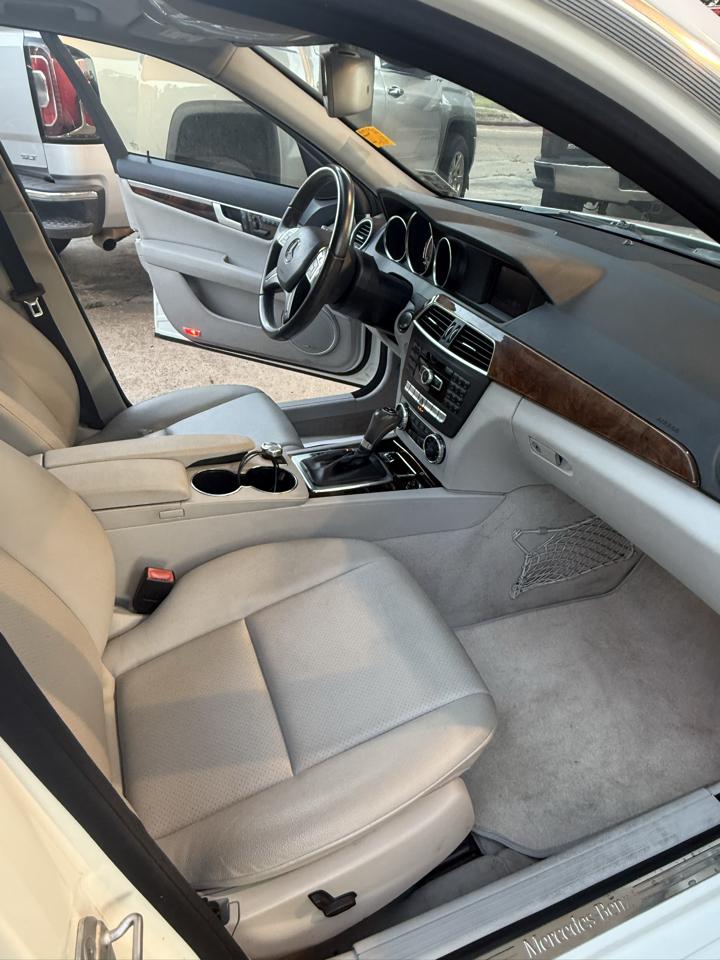 Mercedes-Benz C-Class C250 Luxury Sedan 2012