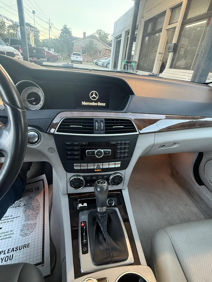 Mercedes-Benz C-Class C250 Luxury Sedan 2012