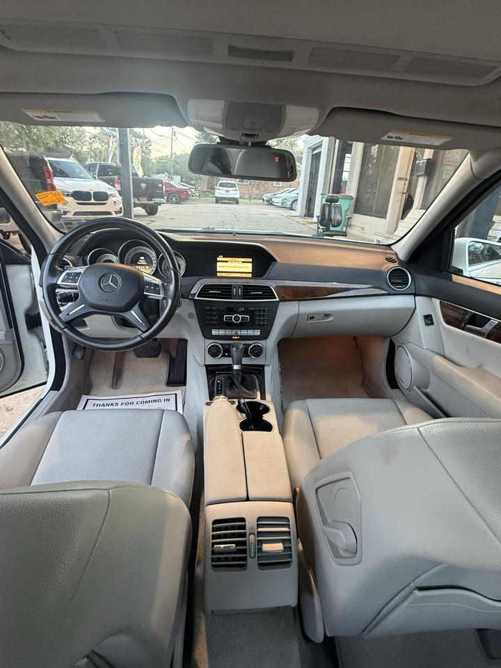 Mercedes-Benz C-Class C250 Luxury Sedan 2012