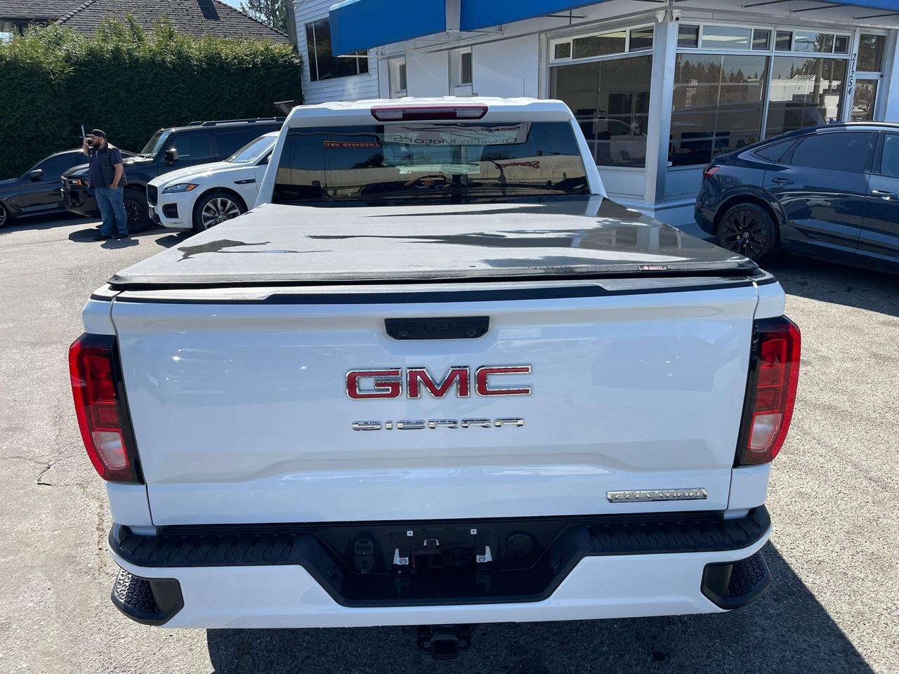 GMC Sierra 1500 4WD Crew Cab 147" Elevation 2024