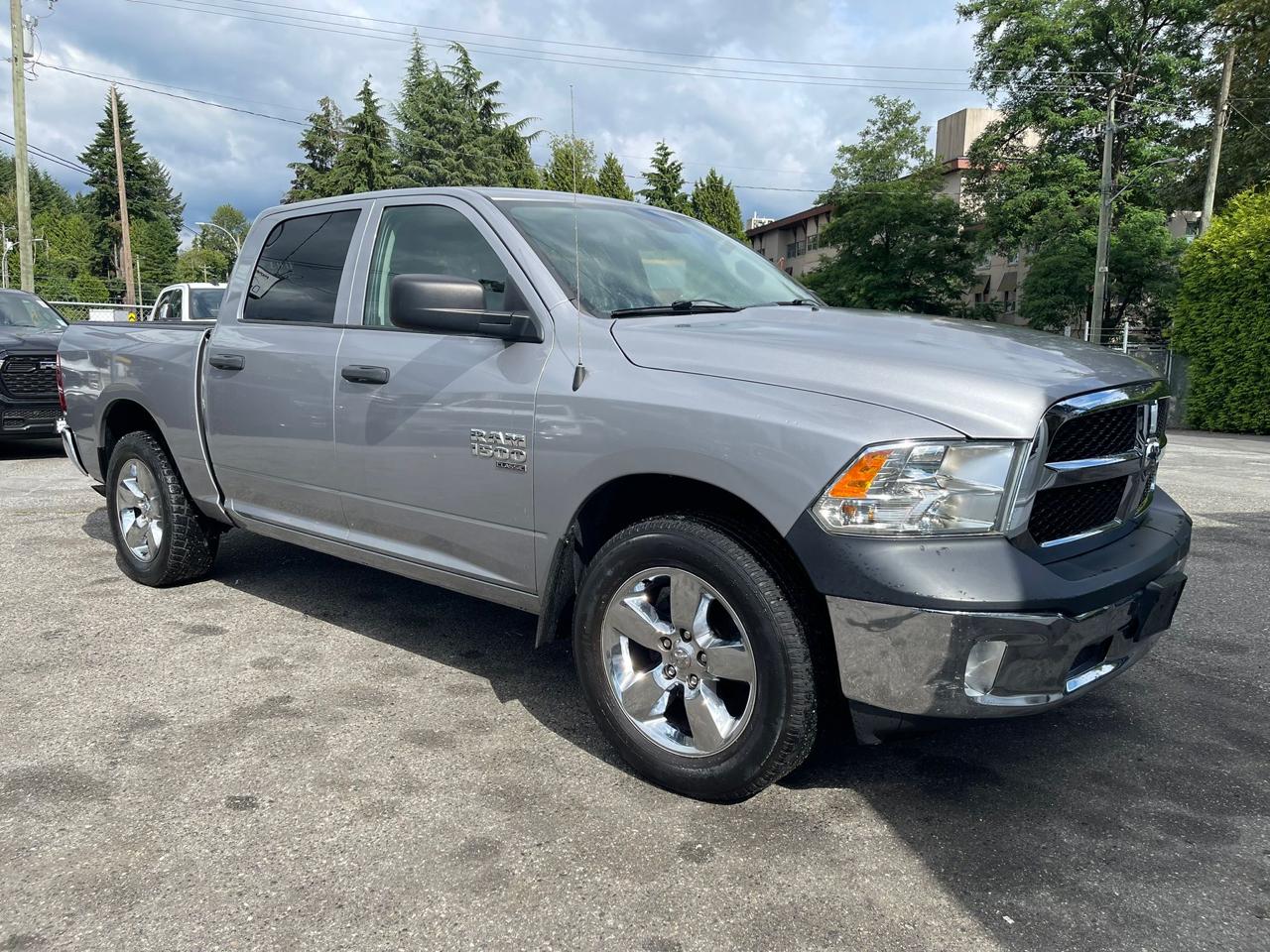RAM 1500 Classic ST 4x4 Crew Cab 5'7" Box 2019