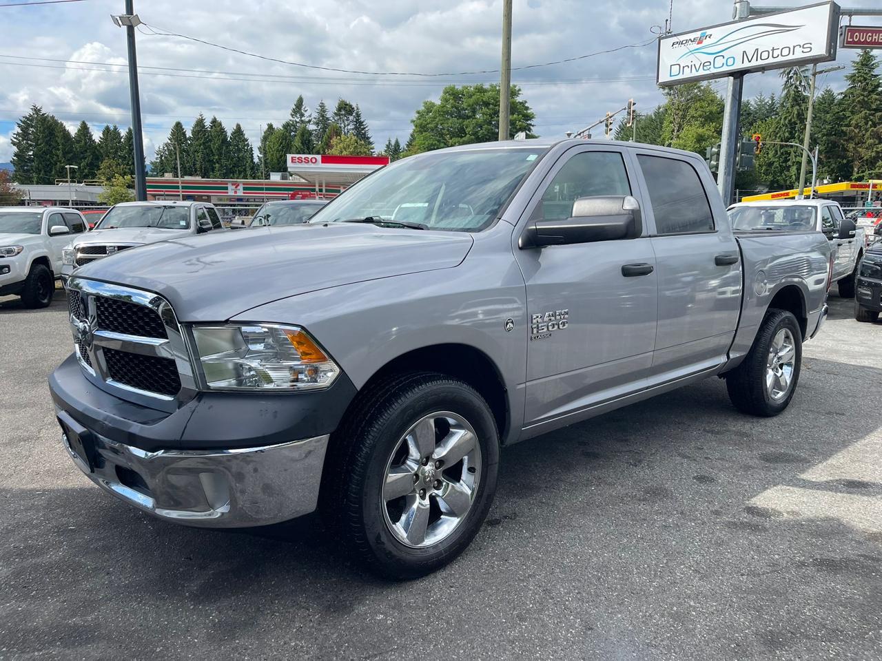 RAM 1500 Classic ST 4x4 Crew Cab 5'7" Box 2019