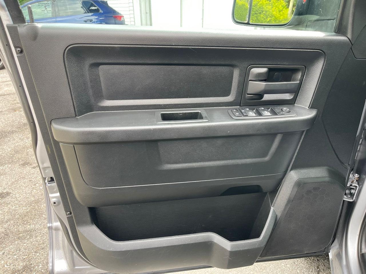 RAM 1500 Classic ST 4x4 Crew Cab 5'7" Box 2019