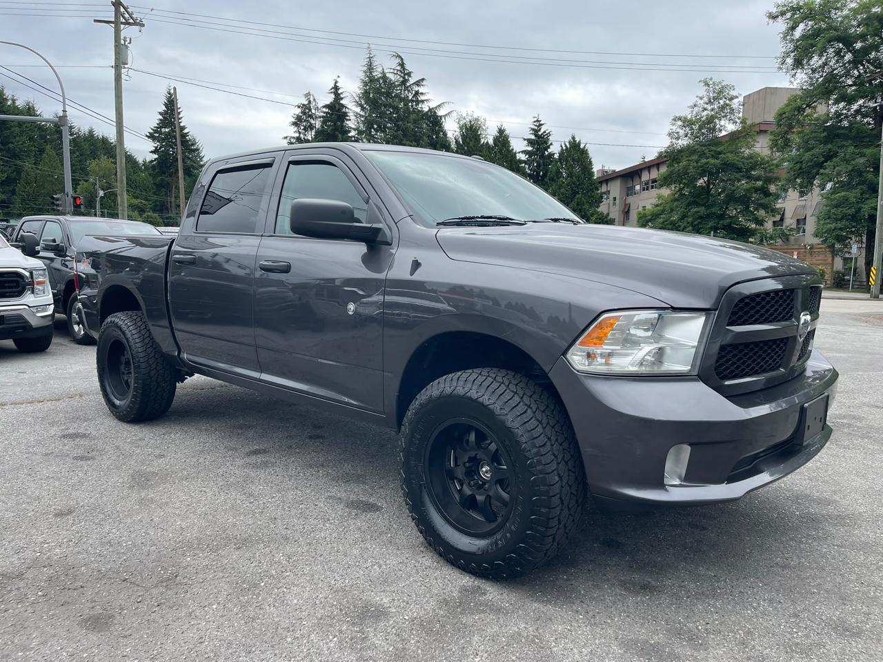 RAM 1500 Classic Express 4x4 Crew Cab 5'7" Box 2020