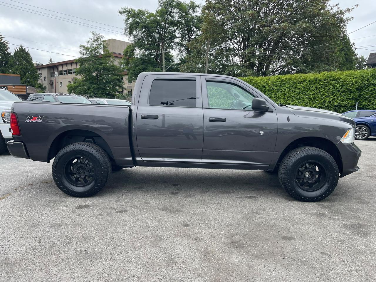 RAM 1500 Classic Express 4x4 Crew Cab 5'7" Box 2020