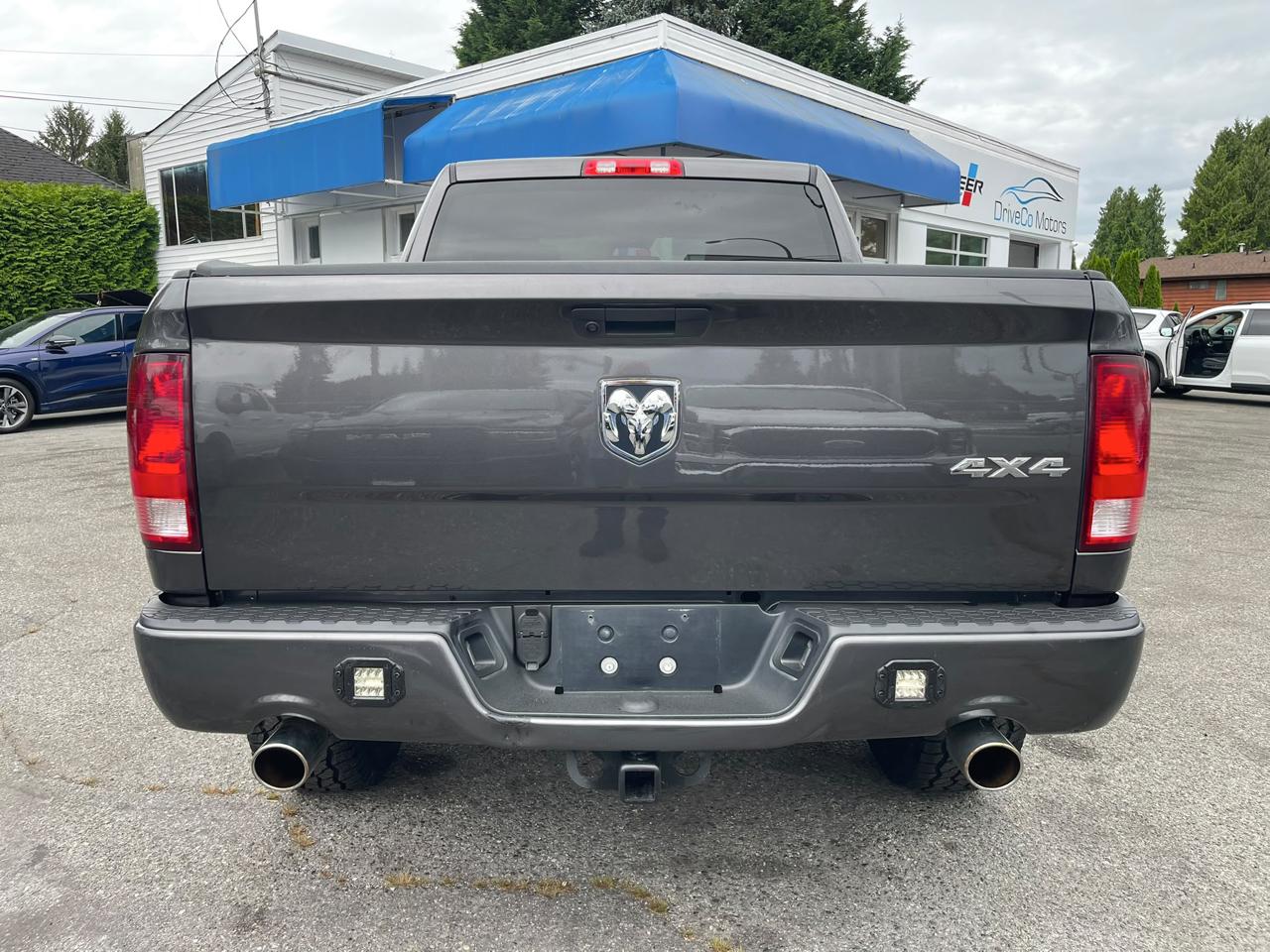 RAM 1500 Classic Express 4x4 Crew Cab 5'7" Box 2020