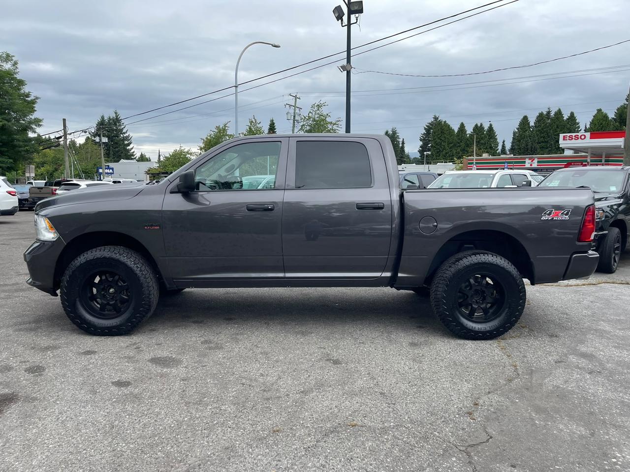 RAM 1500 Classic Express 4x4 Crew Cab 5'7" Box 2020