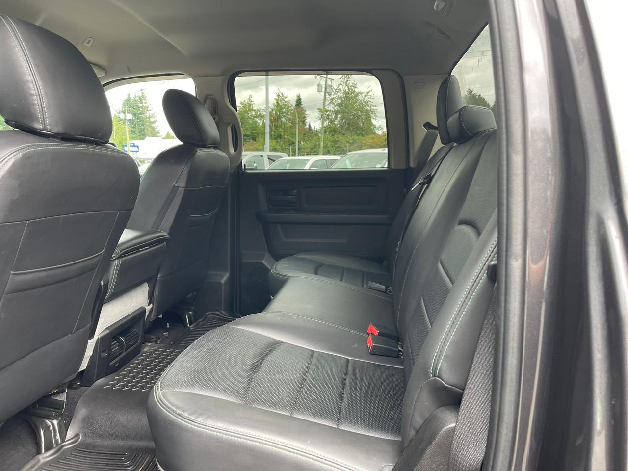 RAM 1500 Classic Express 4x4 Crew Cab 5'7" Box 2020